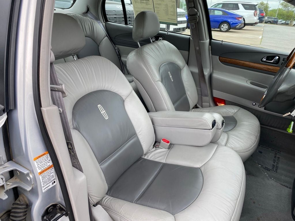 2002 Lincoln Continental Base