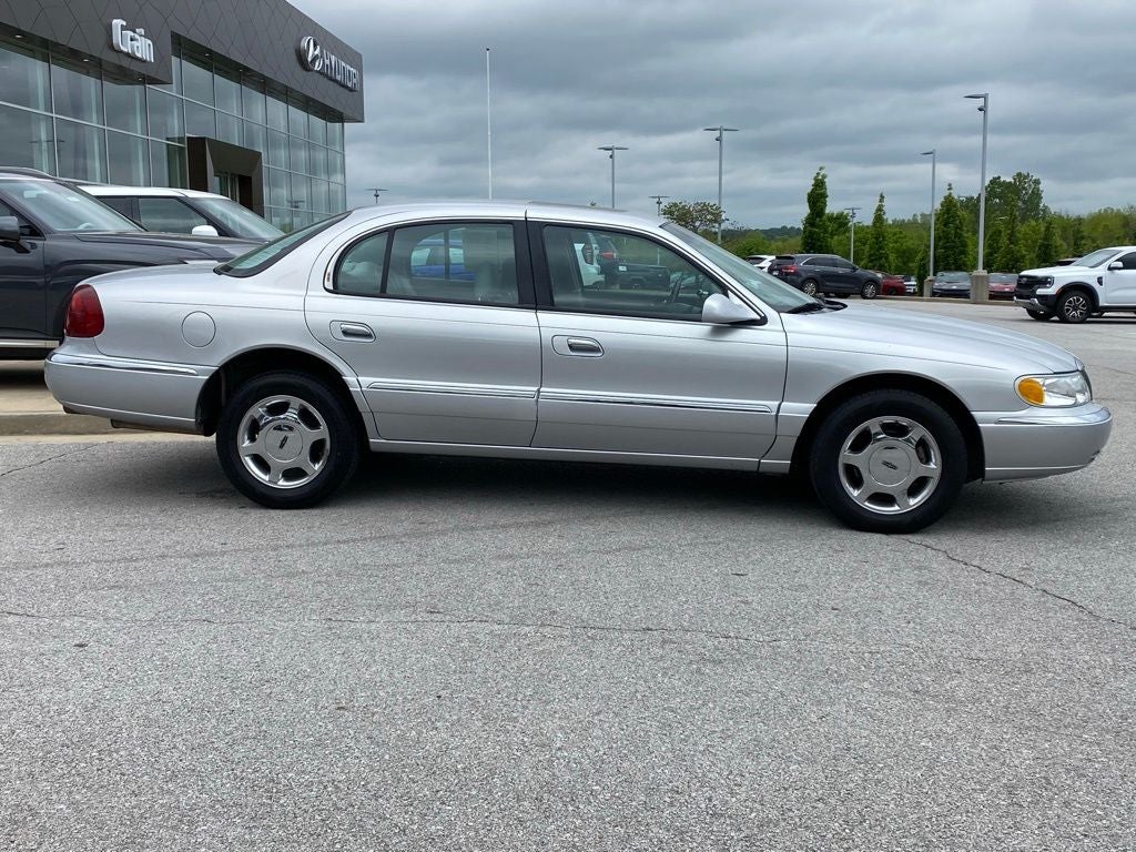 2002 Lincoln Continental Base