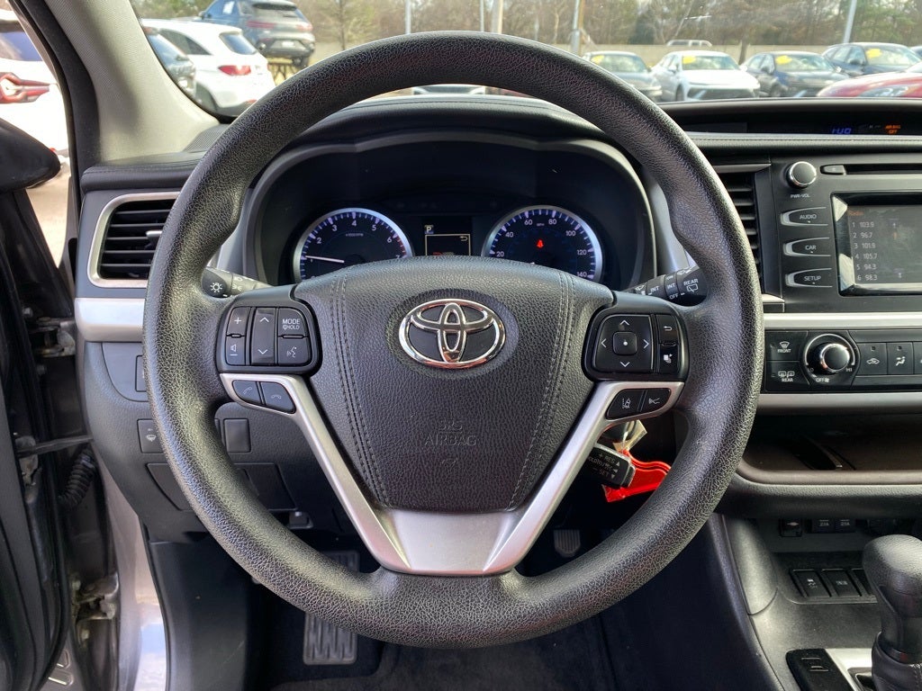 2017 Toyota Highlander LE LOW MILES 3RD ROW