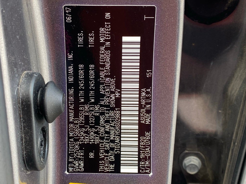 2017 Toyota Highlander LE LOW MILES 3RD ROW