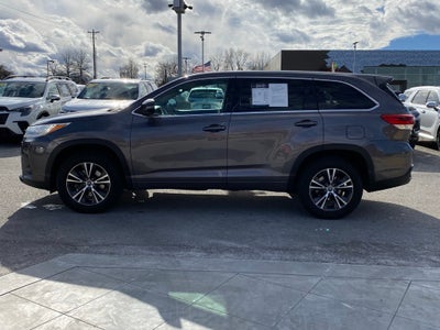 2017 Toyota Highlander LE LOW MILES 3RD ROW