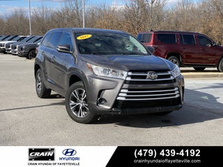 2017 Toyota Highlander LE LOW MILES 3RD ROW