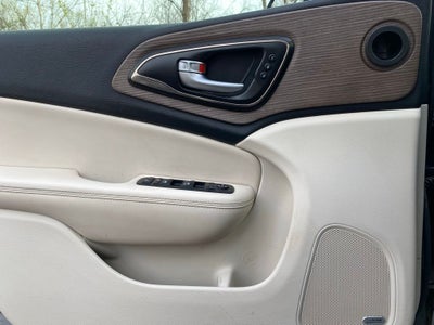 2015 Chrysler 200 C SUPER CLEAN!