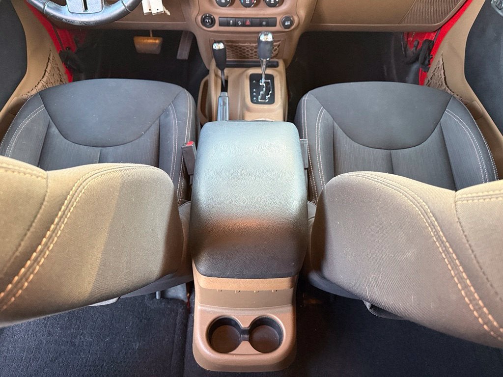 2016 Jeep Wrangler Unlimited Sahara - 4WD / CARFAX ONE OWNER