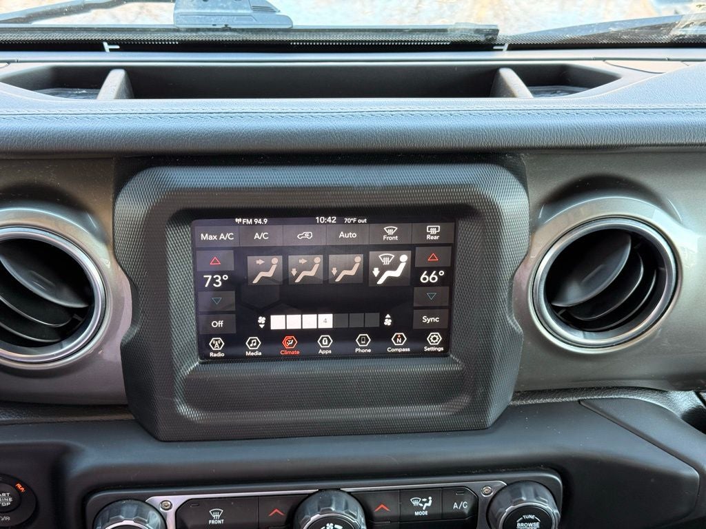 2019 Jeep Wrangler Unlimited Sahara APPLE CAR PLAY / CLEAN CARFAX/ 1 OWNER