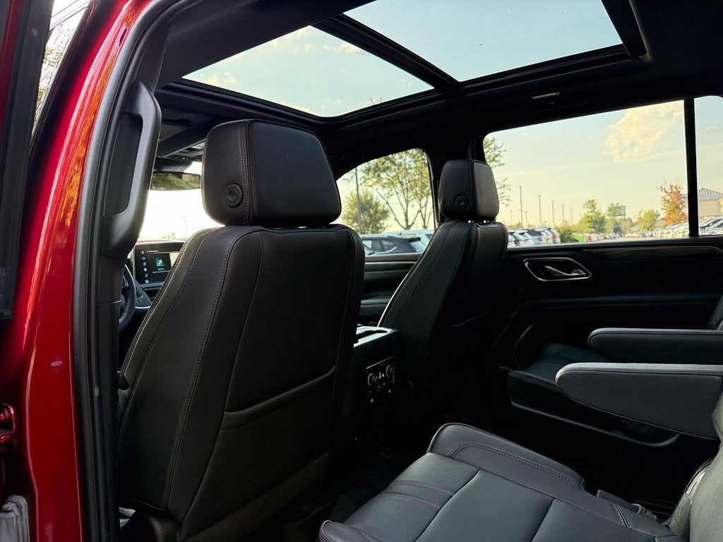 2024 Chevrolet Suburban RST - 4WD / PANORAMIC SUNROOF / CLEAN CARFAX