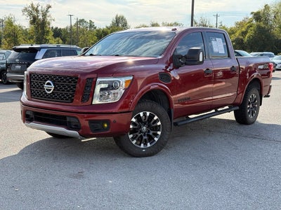 2017 Nissan Titan PRO-4X - 4WD / LEATHER