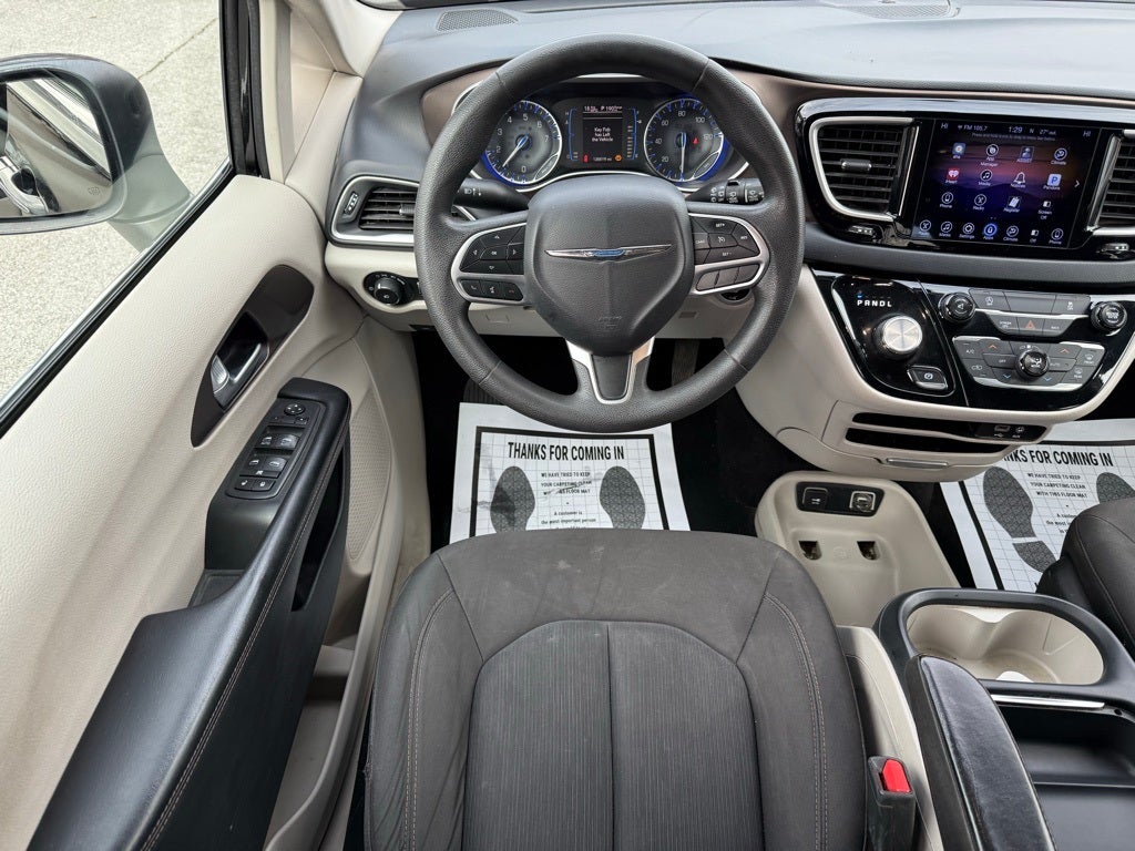 2017 Chrysler Pacifica Touring L LOW PRICED VAN!