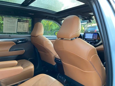 2022 Toyota Highlander Platinum