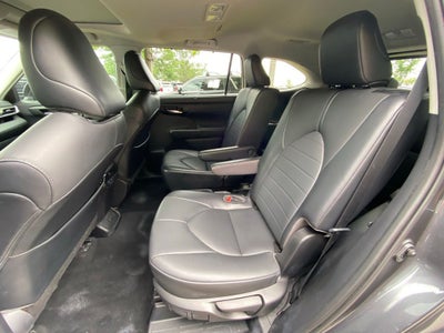 2021 Toyota Highlander XLE CLEAN CARFAX