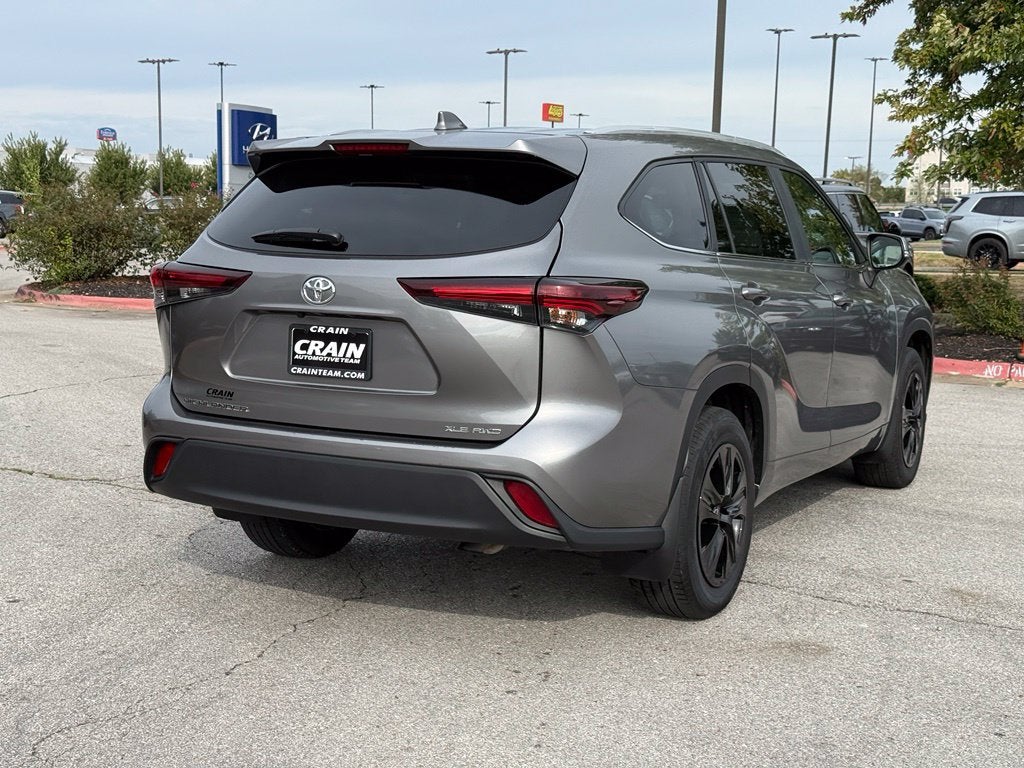 2025 Toyota Highlander XLE - AWD / SUNROOF / CLEAN CARFAX