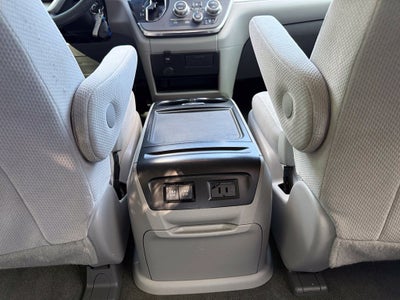 2018 Toyota Sienna LE 8 Passenger - CLEAN CARFAX