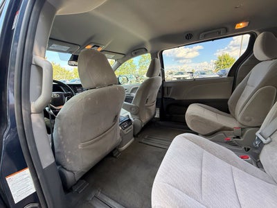2018 Toyota Sienna LE 8 Passenger - CLEAN CARFAX