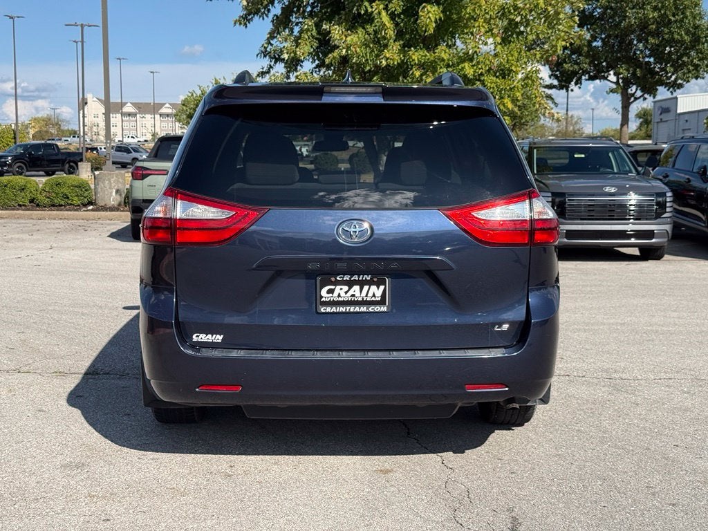 2018 Toyota Sienna LE 8 Passenger - CLEAN CARFAX