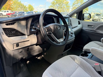 2018 Toyota Sienna LE 8 Passenger - CLEAN CARFAX