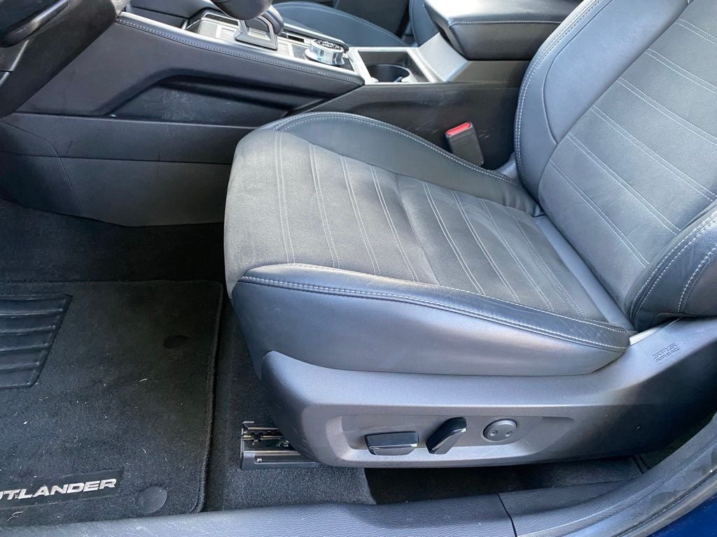 2022 Mitsubishi Outlander SE LOW MILES