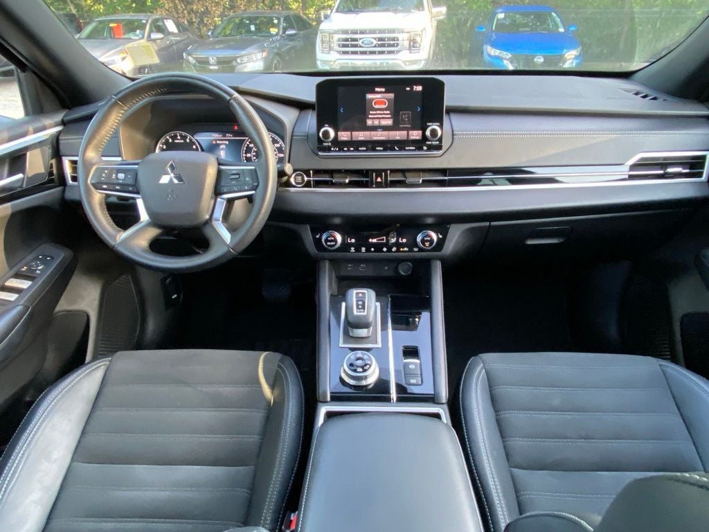 2022 Mitsubishi Outlander SE LOW MILES