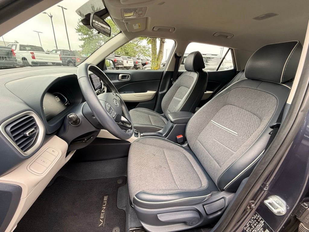 2023 Hyundai Venue Limited ONE OWNER CLEAN CARFAX