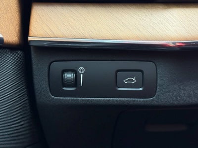 2022 Volvo XC90 T6 Momentum - AWD / PANORAMIC SUNROOF / ONE OWNER