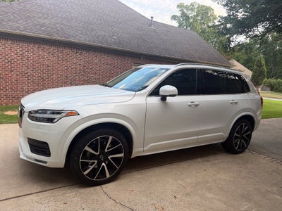2022 Volvo XC90 T6 Momentum - AWD / PANORAMIC SUNROOF / ONE OWNER