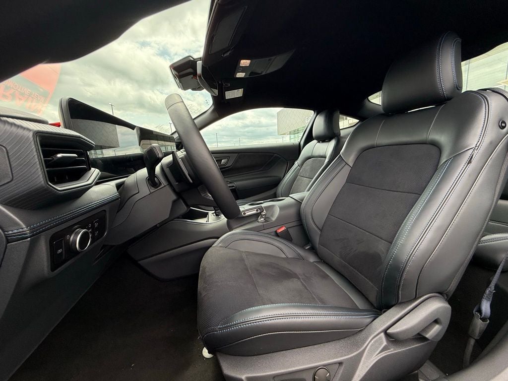 2025 Ford Mustang Dark Horse EQUIPMENT GROUP 700A