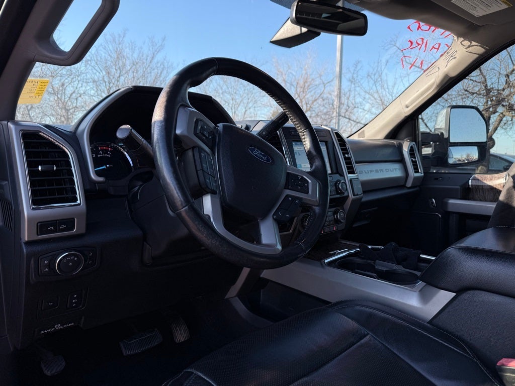 2018 Ford F-350SD Lariat Hard loaded!!