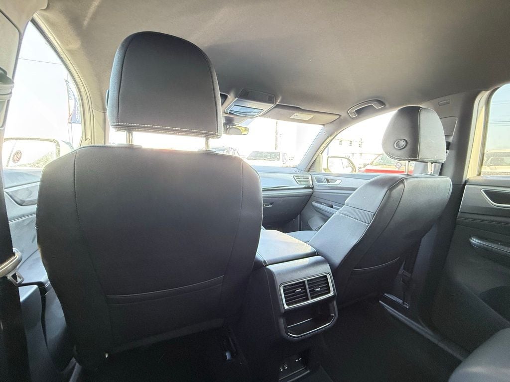 2025 Volkswagen Atlas Cross Sport 2.0T SE w/Technology