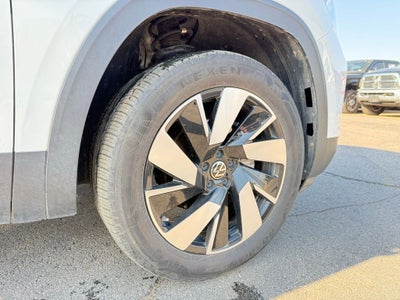 2025 Volkswagen Atlas Cross Sport 2.0T SE w/Technology