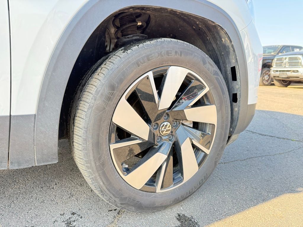 2025 Volkswagen Atlas Cross Sport 2.0T SE w/Technology