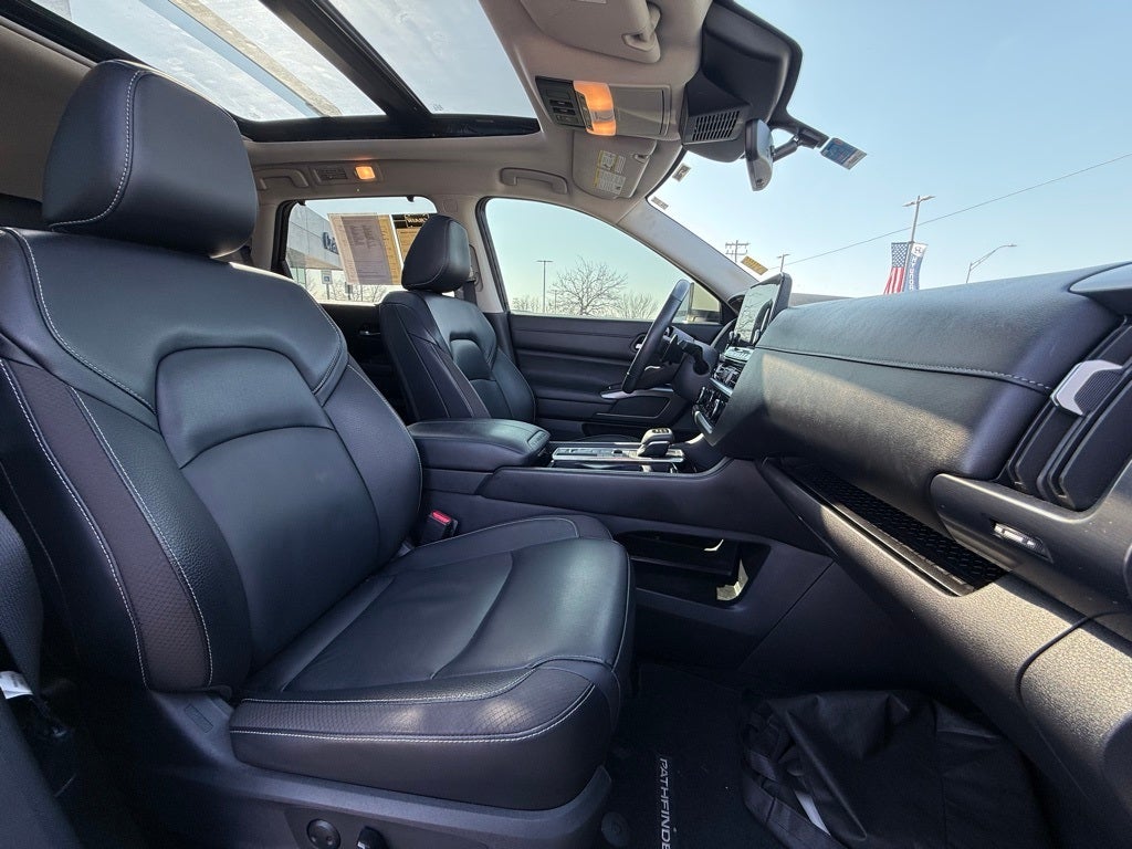 2023 Nissan Pathfinder SL PREMIUM PACKAGE