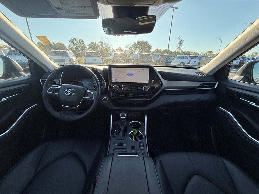 2025 Toyota Highlander XLE