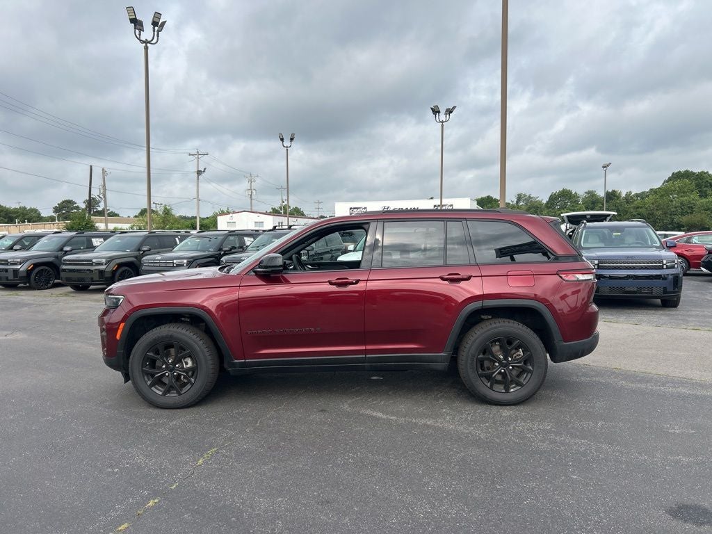 2024 Jeep Grand Cherokee Altitude 1-Owner / Clean Carfax / Altitude Appearance Pkg