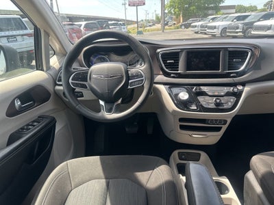 2022 Chrysler Voyager LX 1-Owner / Power Liftgate / Apple CarPlay/Android A