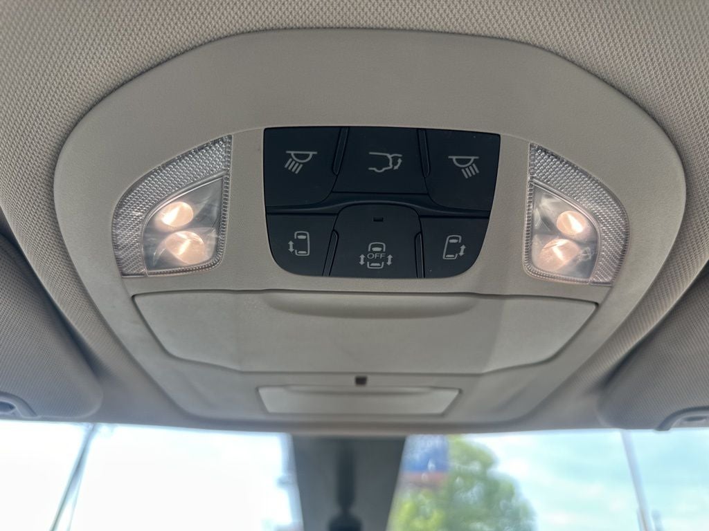 2022 Chrysler Voyager LX 1-Owner / Power Liftgate / Apple CarPlay/Android A