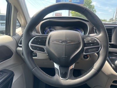 2022 Chrysler Voyager LX 1-Owner / Power Liftgate / Apple CarPlay/Android A