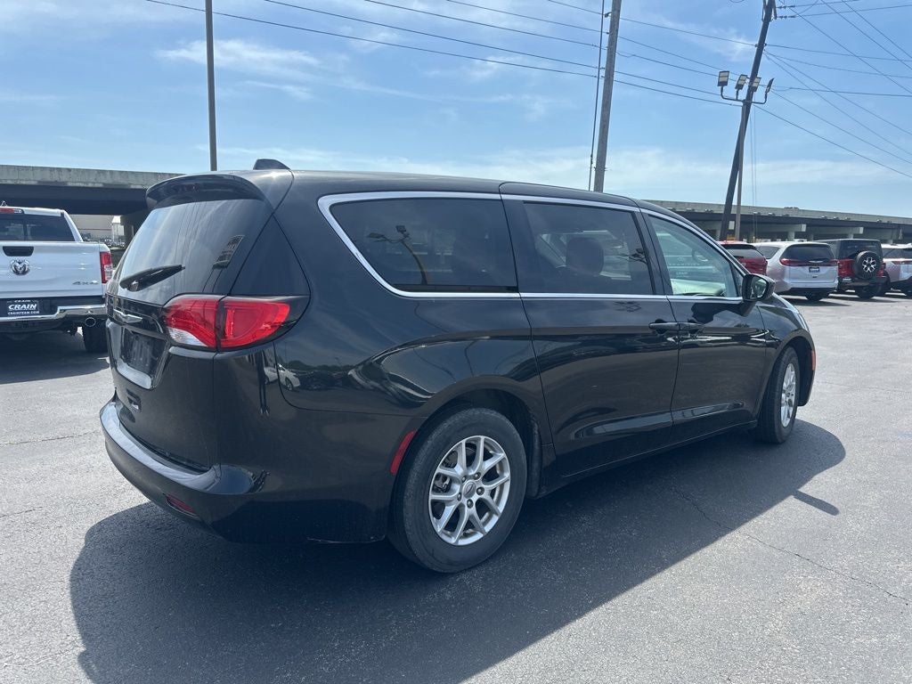 2022 Chrysler Voyager LX 1-Owner / Power Liftgate / Apple CarPlay/Android A