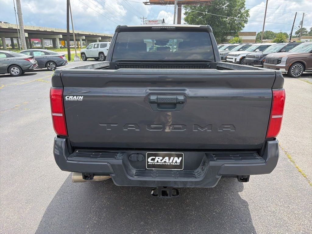 2024 Toyota Tacoma SR5 1-Owner / Clean Carfax / Apple CarPlay/Android Aut