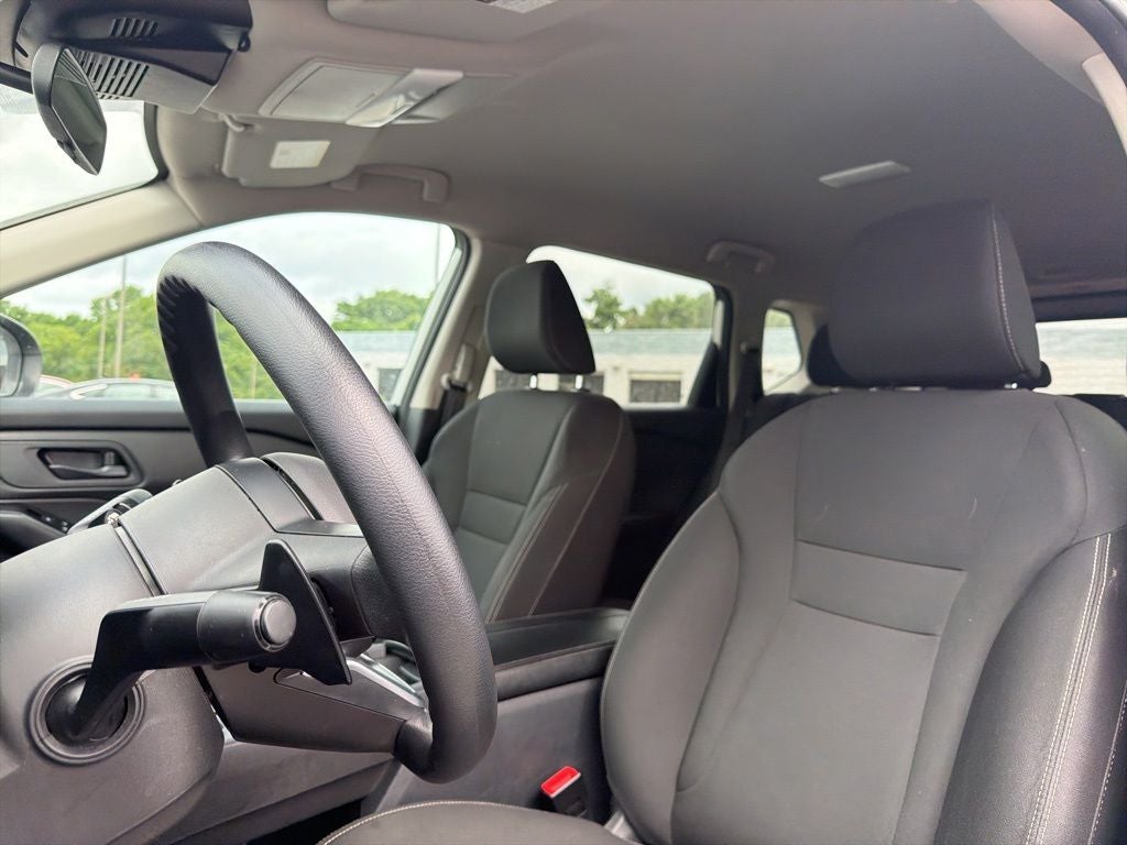 2024 Nissan Rogue S 1-Owner / Blind Spot / Rear Parking Sensors