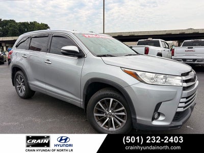 2017 Toyota Highlander XLE Navigation / Clean Carfax / Power Moonroof / 3rd R