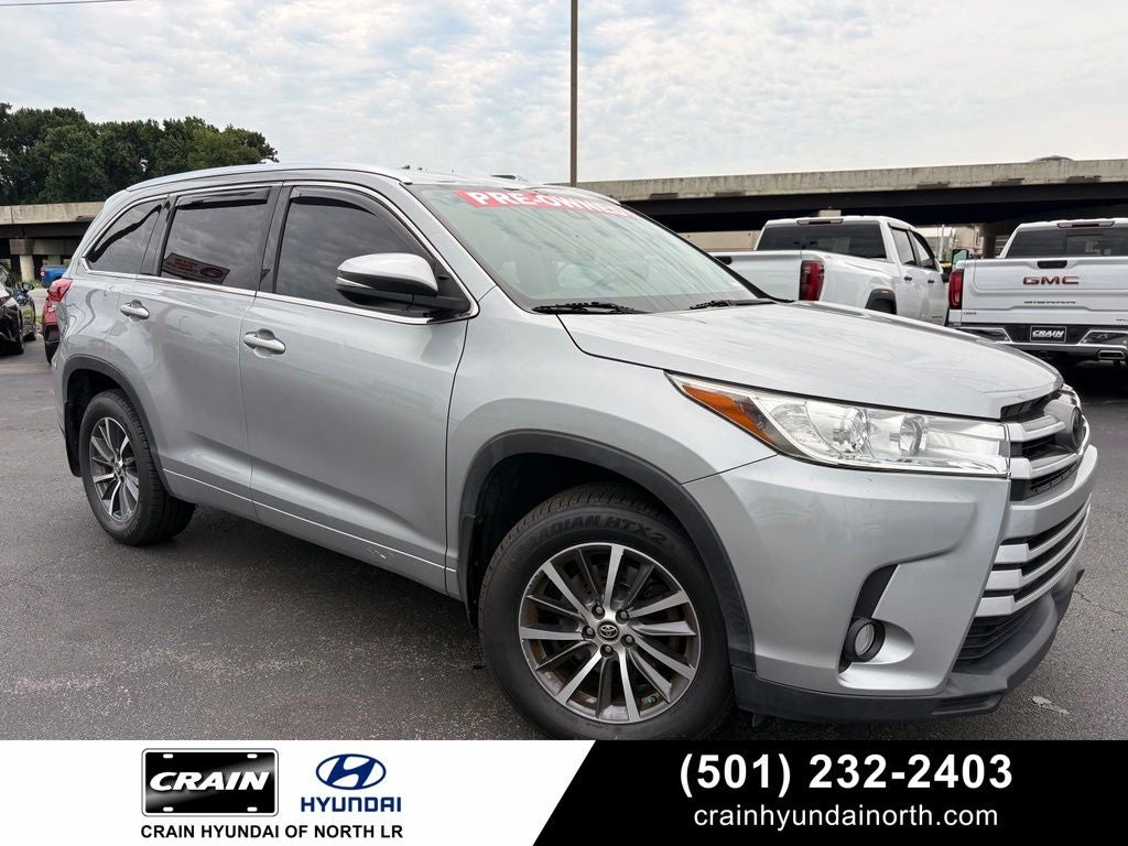 2017 Toyota Highlander XLE Navigation / Clean Carfax / Power Moonroof / 3rd R
