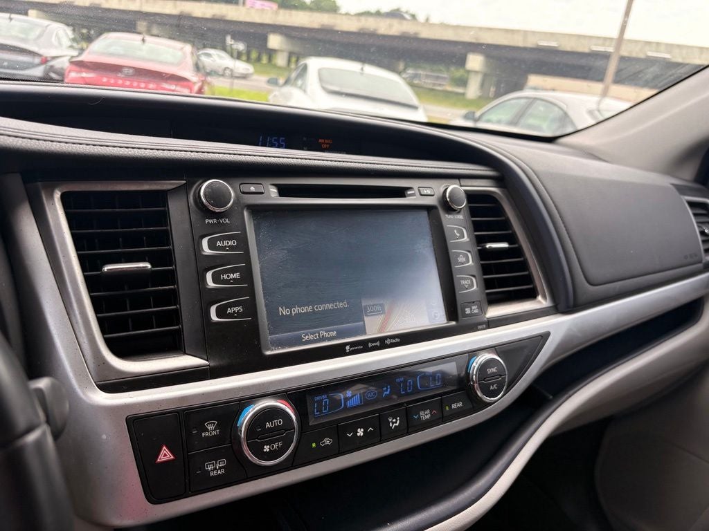 2017 Toyota Highlander XLE Navigation / Clean Carfax / Power Moonroof / 3rd R