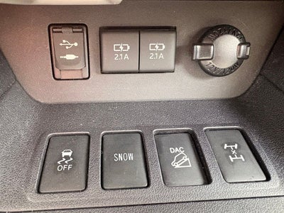 2017 Toyota Highlander XLE Navigation / Clean Carfax / Power Moonroof / 3rd R