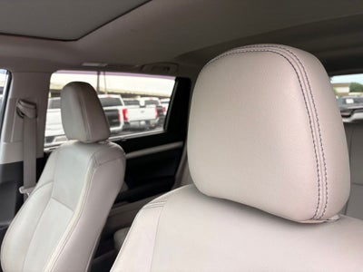 2017 Toyota Highlander XLE Navigation / Clean Carfax / Power Moonroof / 3rd R