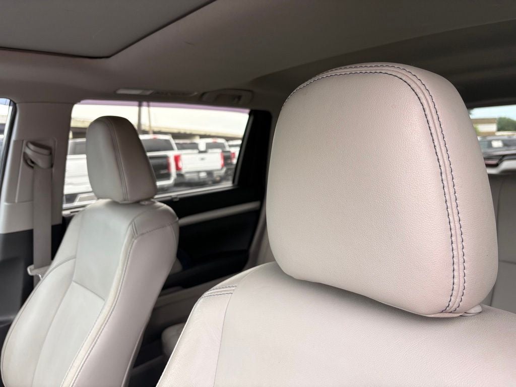2017 Toyota Highlander XLE Navigation / Clean Carfax / Power Moonroof / 3rd R