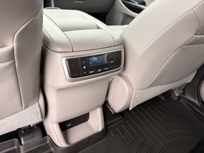 2017 Toyota Highlander XLE Navigation / Clean Carfax / Power Moonroof / 3rd R