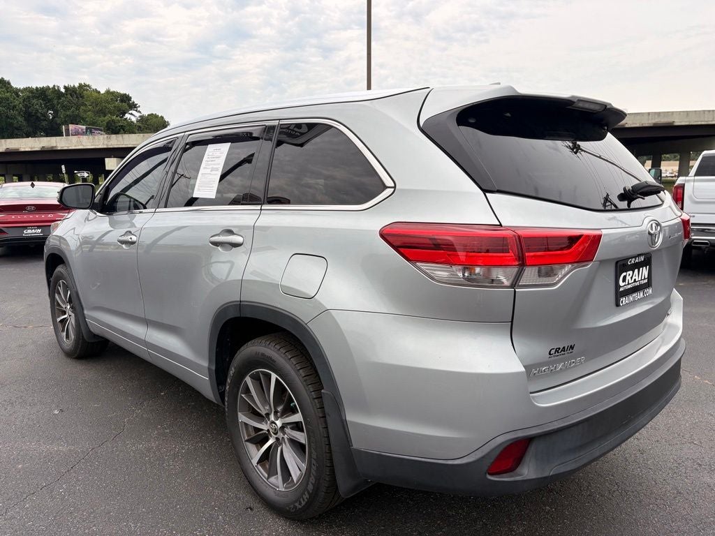 2017 Toyota Highlander XLE Navigation / Clean Carfax / Power Moonroof / 3rd R