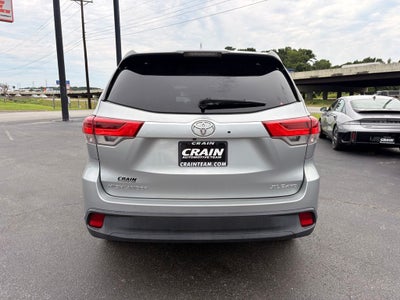 2017 Toyota Highlander XLE Navigation / Clean Carfax / Power Moonroof / 3rd R