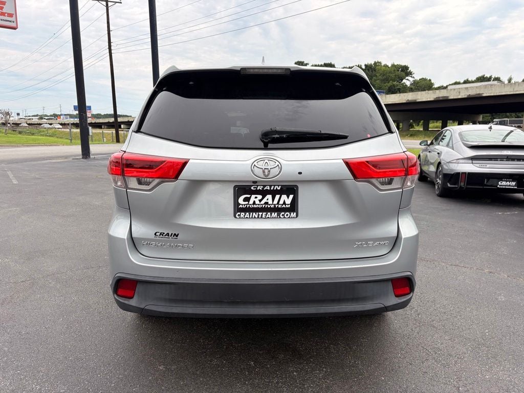 2017 Toyota Highlander XLE Navigation / Clean Carfax / Power Moonroof / 3rd R