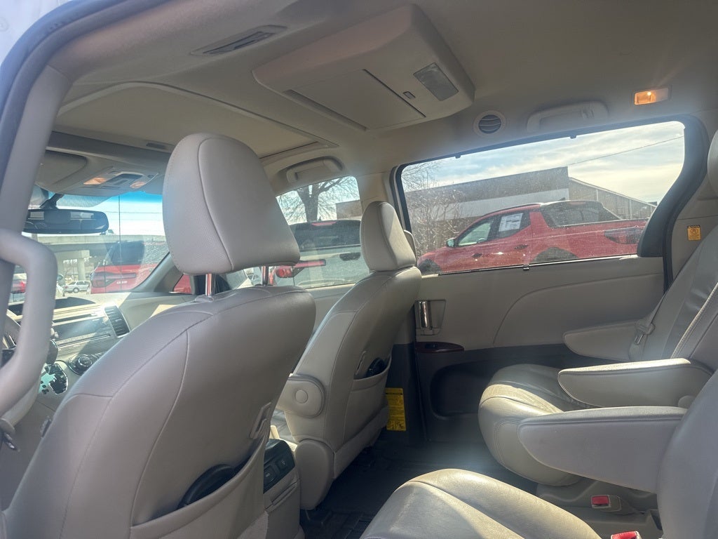 2012 Toyota Sienna Base 7 Passenger