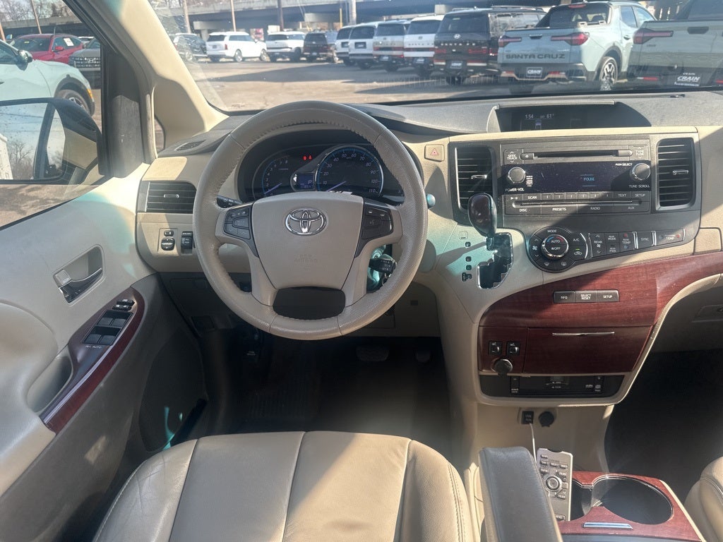 2012 Toyota Sienna Base 7 Passenger